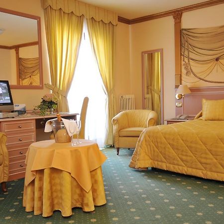 Hotel Miramonti Мадона ди Кампильо Екстериор снимка