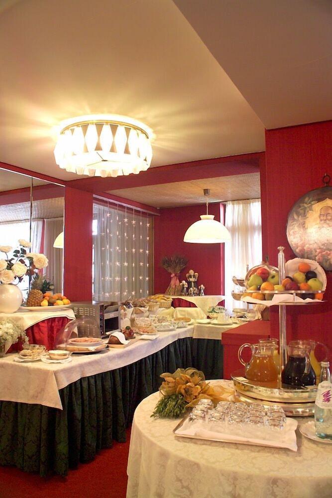 Hotel Miramonti Мадона ди Кампильо Екстериор снимка