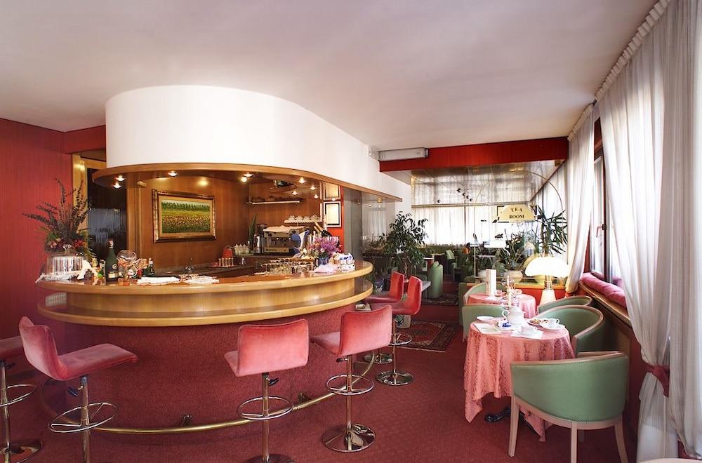 Hotel Miramonti Мадона ди Кампильо Екстериор снимка