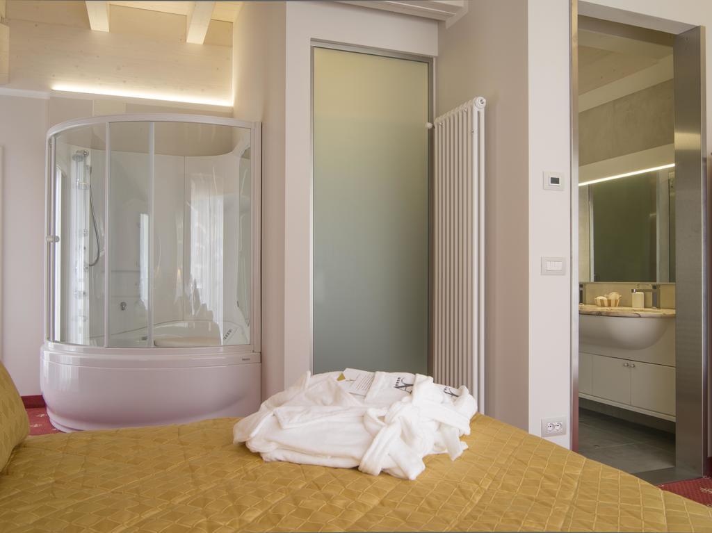 Hotel Miramonti Мадона ди Кампильо Екстериор снимка