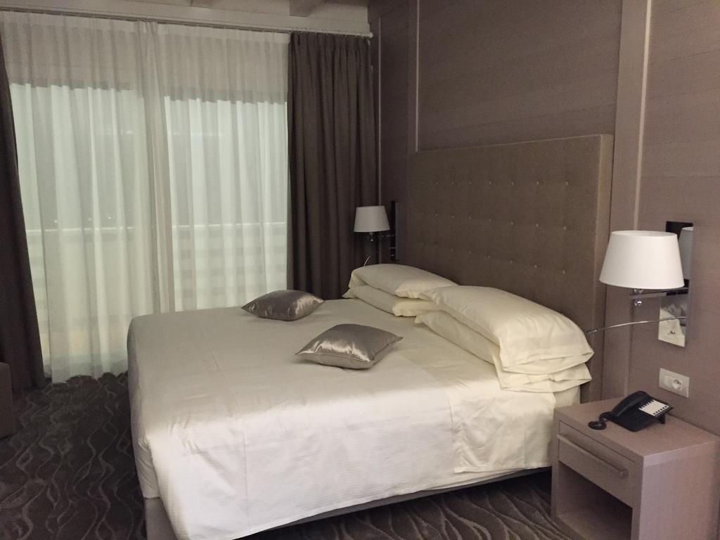 Hotel Miramonti Мадона ди Кампильо Екстериор снимка