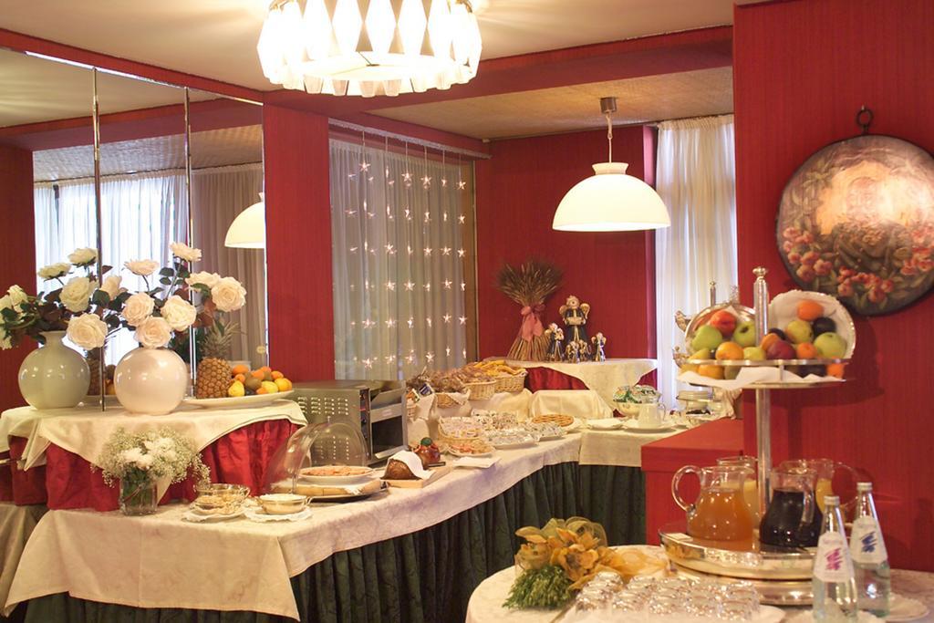 Hotel Miramonti Мадона ди Кампильо Екстериор снимка