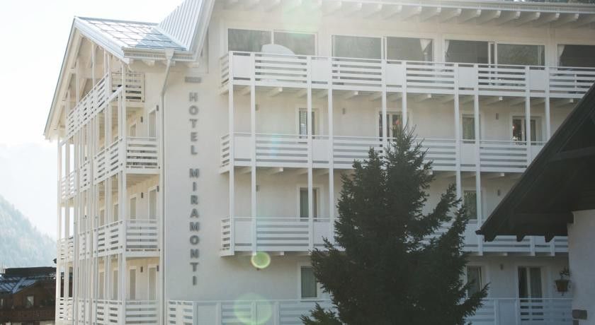 Hotel Miramonti Мадона ди Кампильо Екстериор снимка