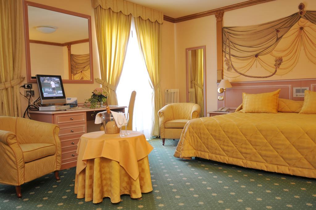 Hotel Miramonti Мадона ди Кампильо Екстериор снимка