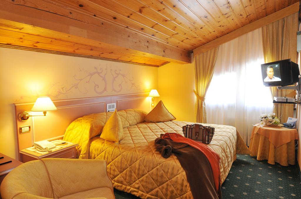 Hotel Miramonti Мадона ди Кампильо Екстериор снимка