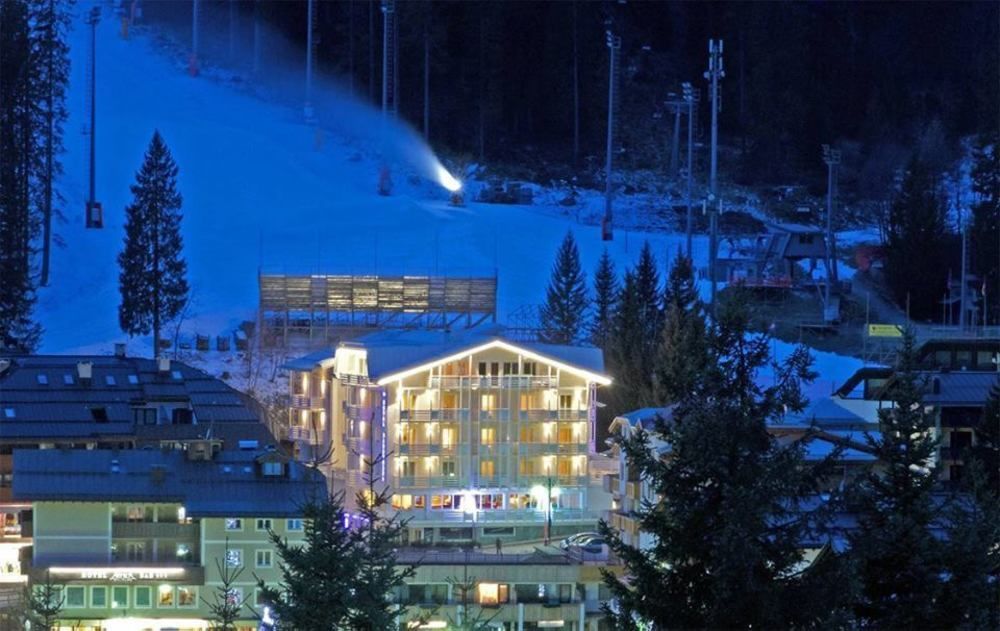 Hotel Miramonti Мадона ди Кампильо Екстериор снимка
