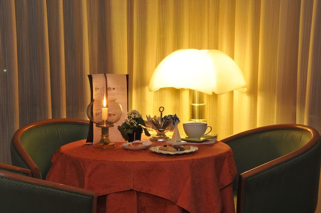 Hotel Miramonti Мадона ди Кампильо Екстериор снимка