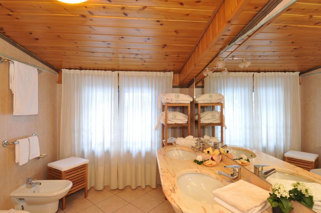 Hotel Miramonti Мадона ди Кампильо Екстериор снимка